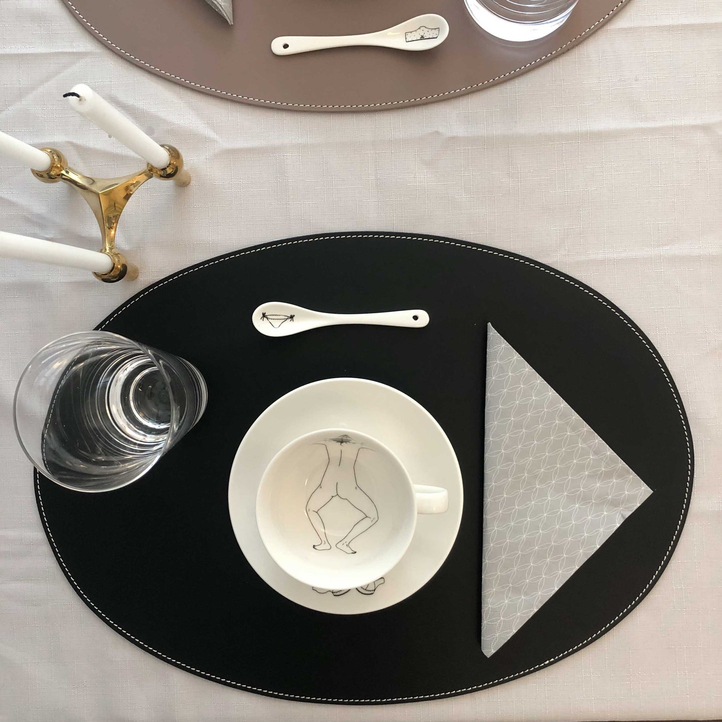 Leder Tischset, Lederunterlage KANON oval, schwarz (weiße Naht)